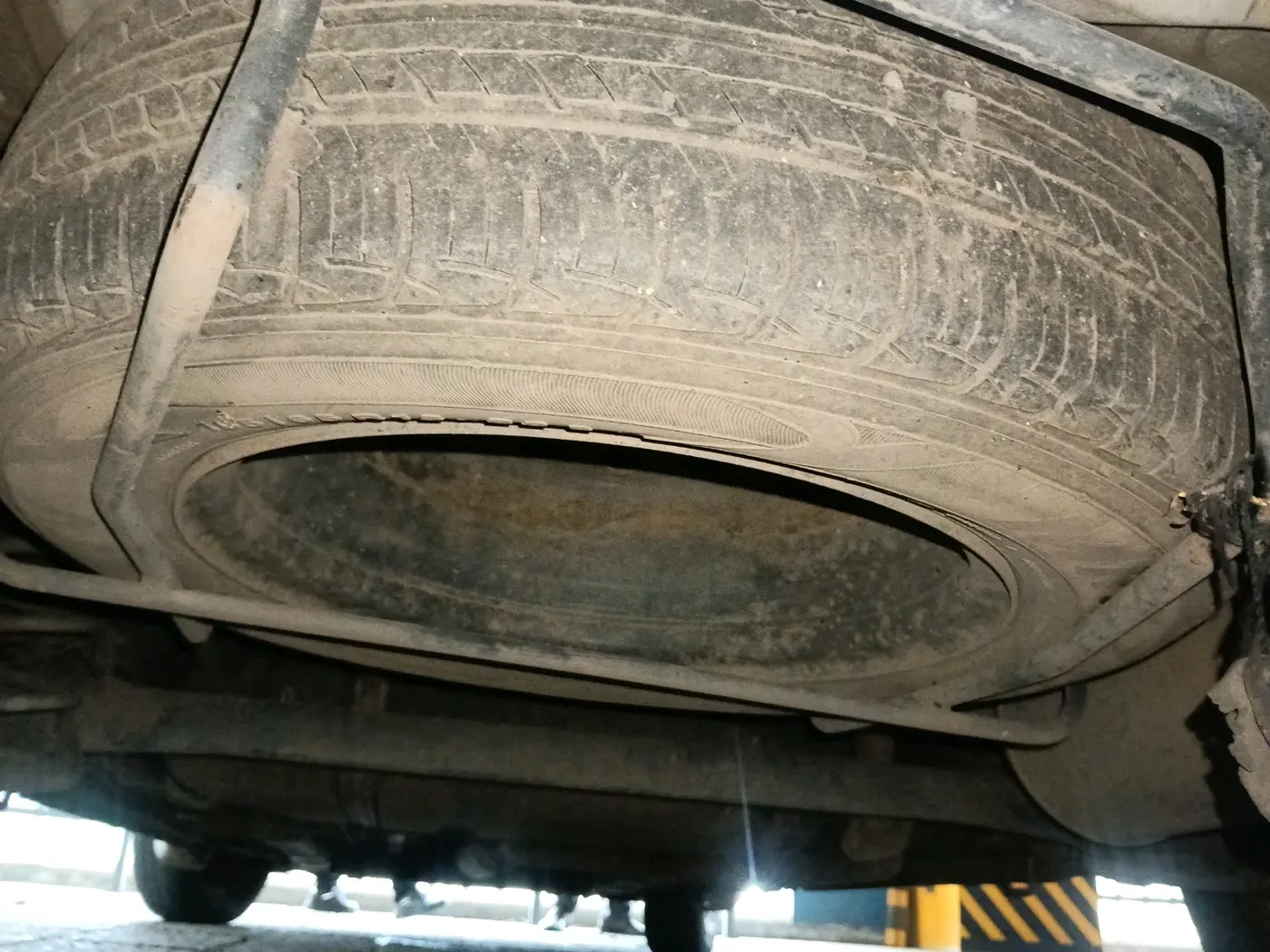 2015 Maruti Ertiga VXI CNG, CNG, Manual, 1,17,827 km, tyre