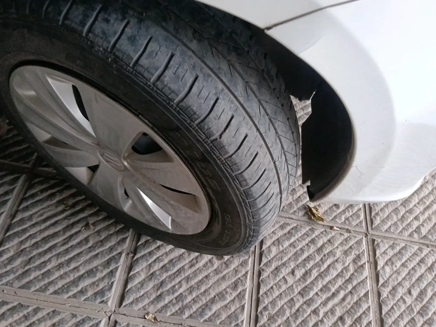 2015 Maruti Ertiga VXI CNG, CNG, Manual, 1,17,827 km, tyre