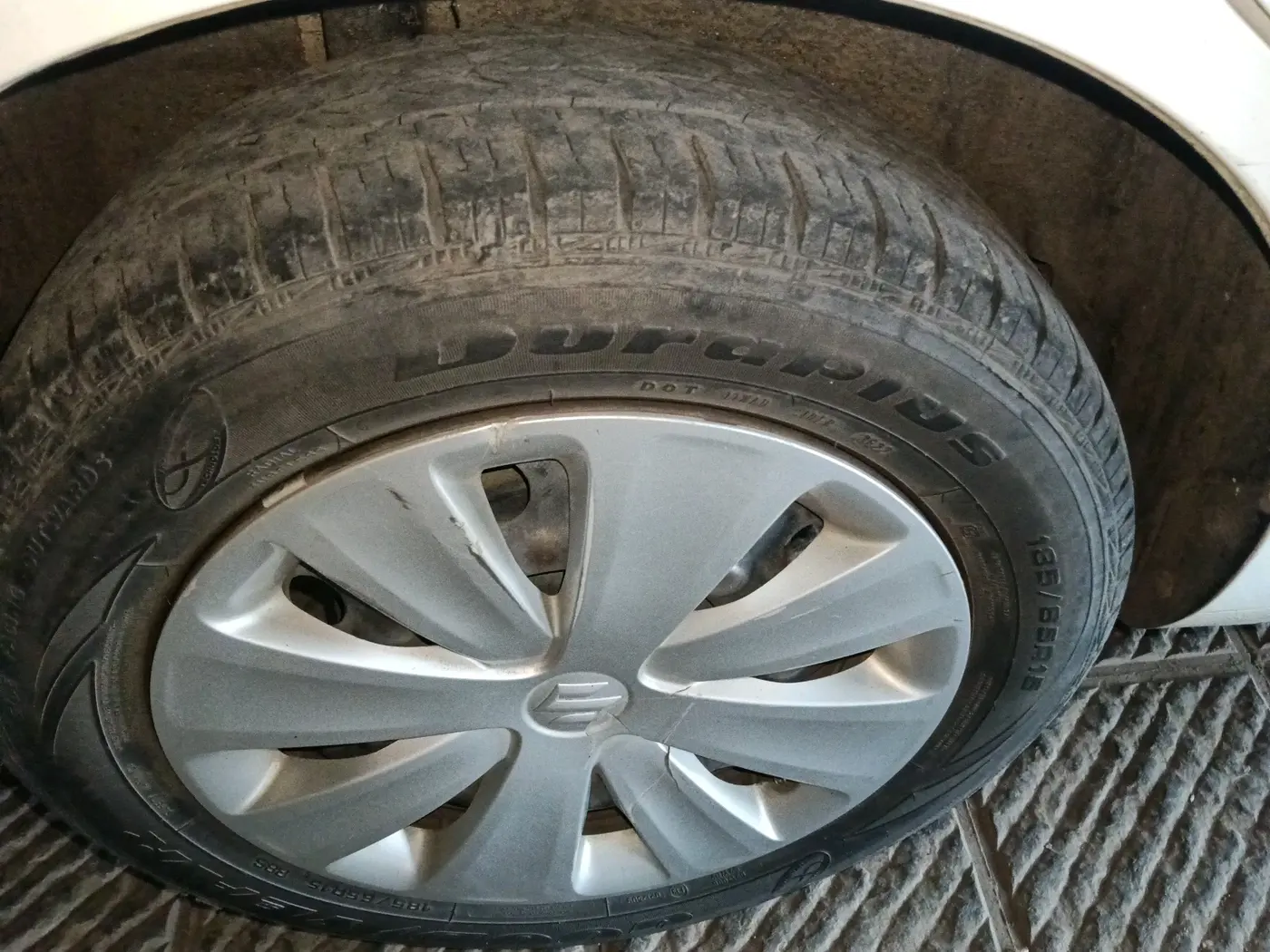 2015 Maruti Ertiga VXI CNG, CNG, Manual, 1,17,827 km, tyre