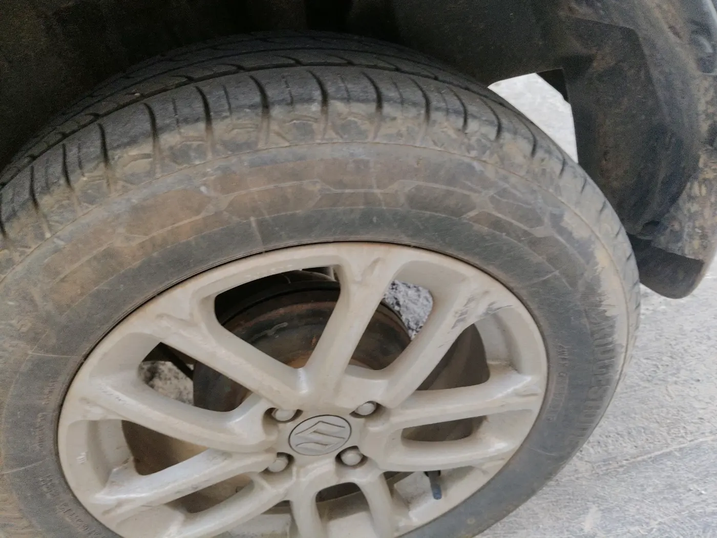 2018 Maruti Swift ZXI, Petrol, Manual, 1,03,751 km, tyre