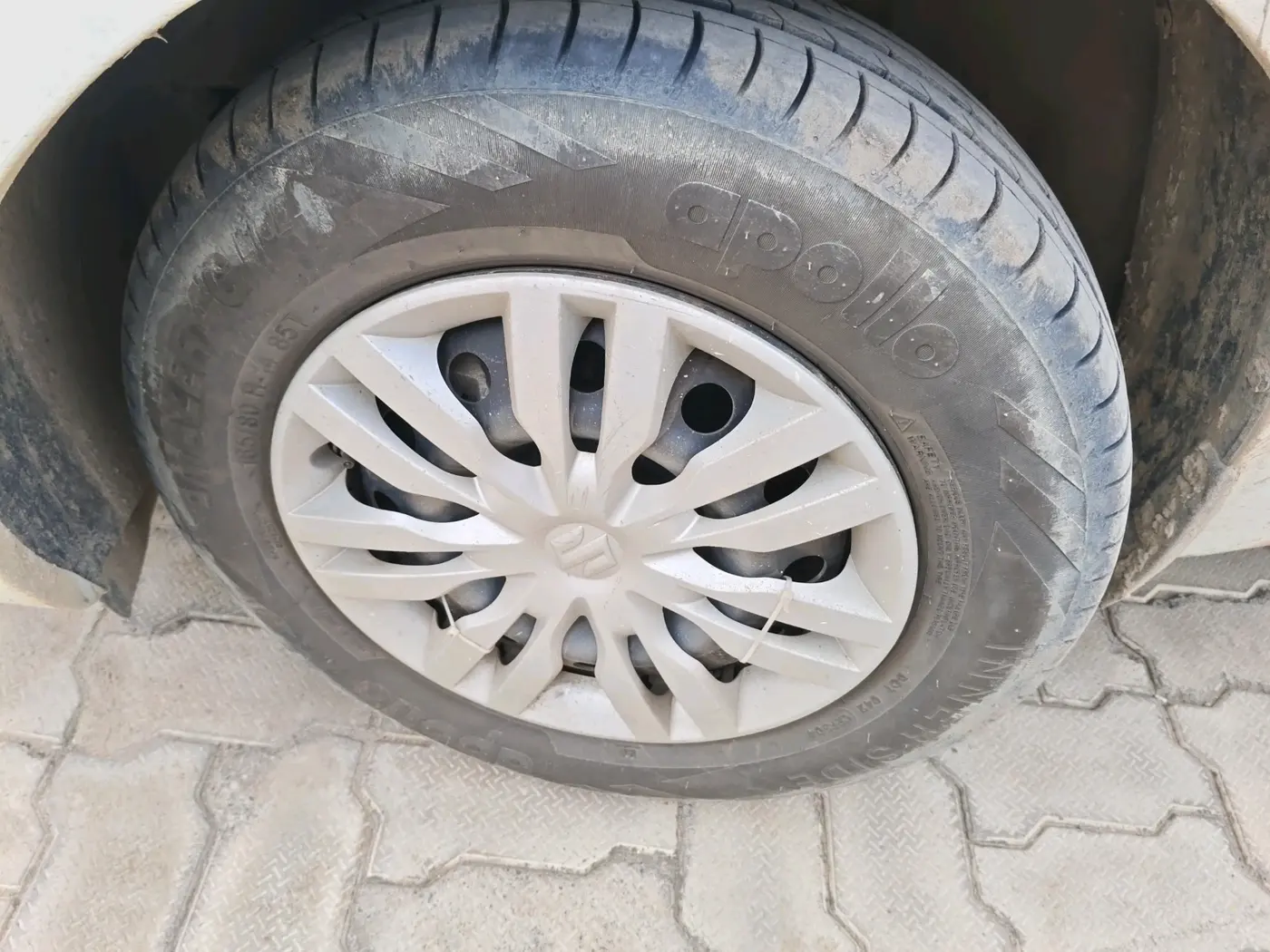 2022 Maruti Dzire VXI CNG, CNG, Manual, 72,981 km, tyre