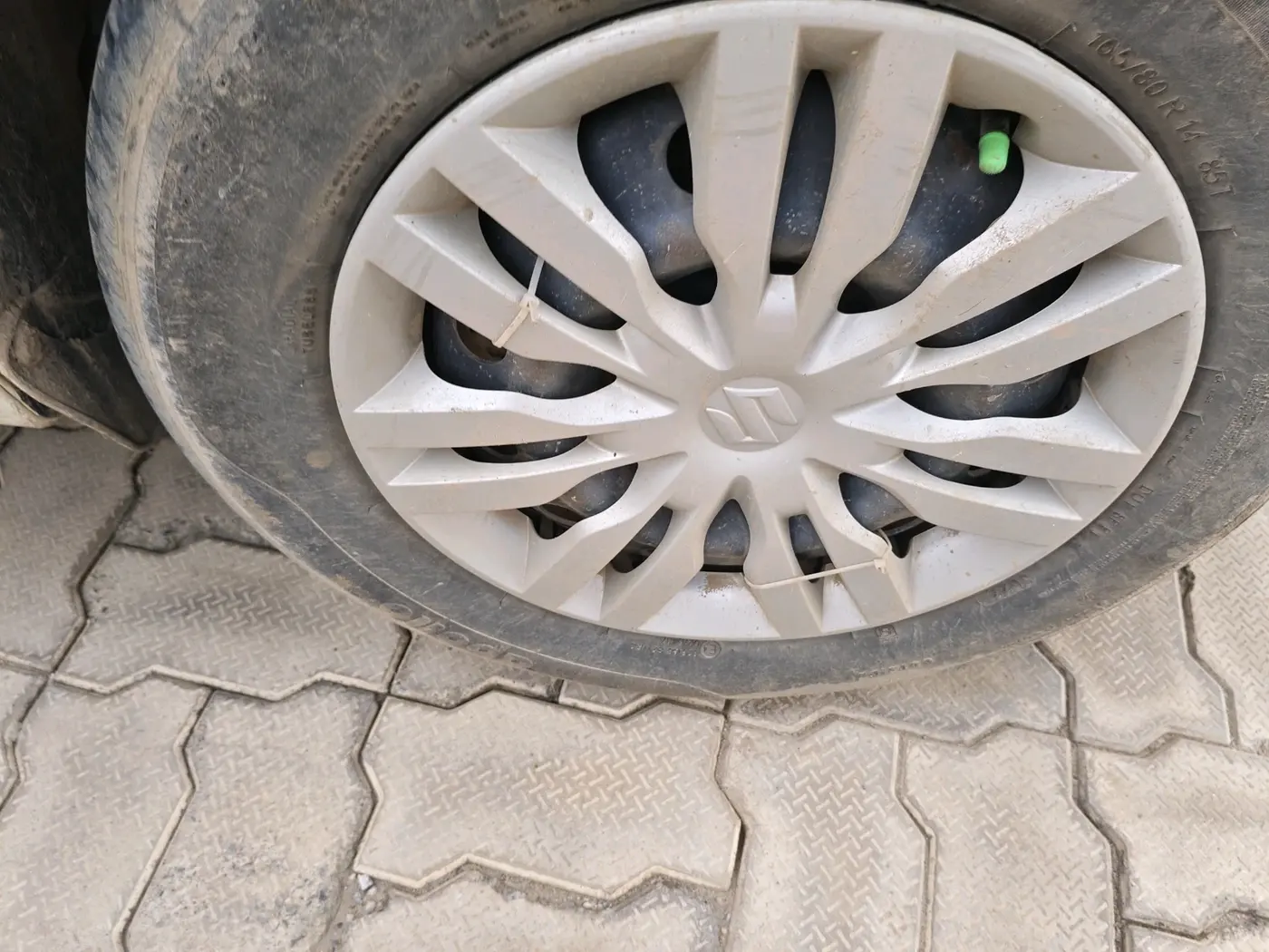 2022 Maruti Dzire VXI CNG, CNG, Manual, 72,981 km, tyre