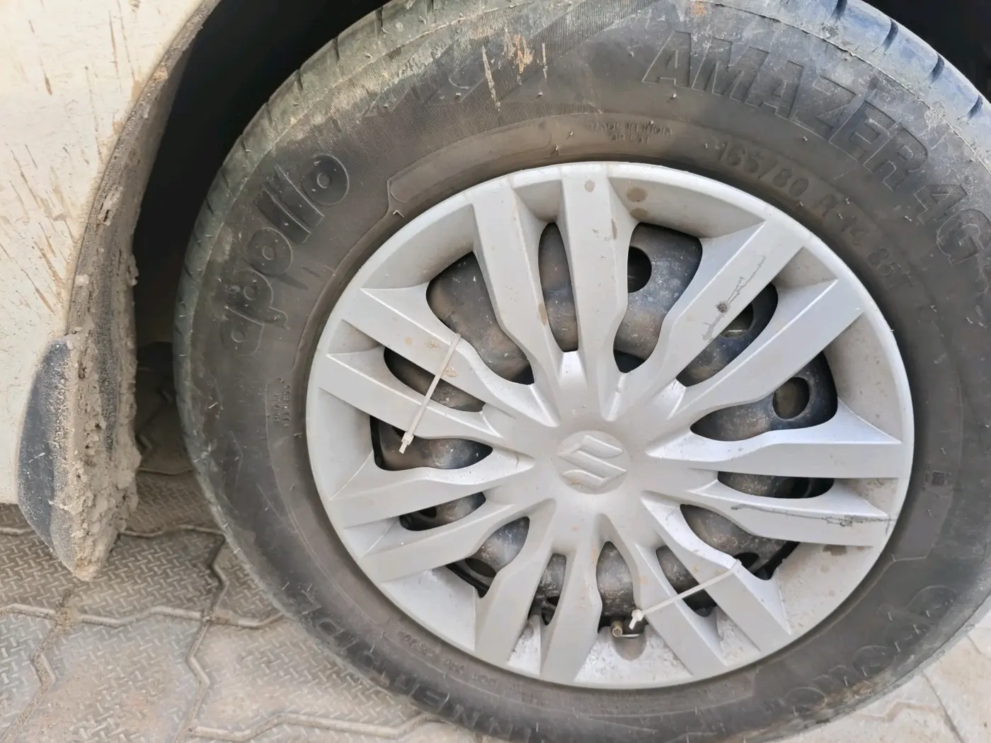 2022 Maruti Dzire VXI CNG, CNG, Manual, 72,981 km, tyre