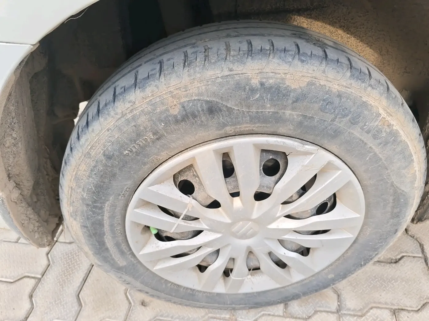 2022 Maruti Dzire VXI CNG, CNG, Manual, 72,981 km, tyre