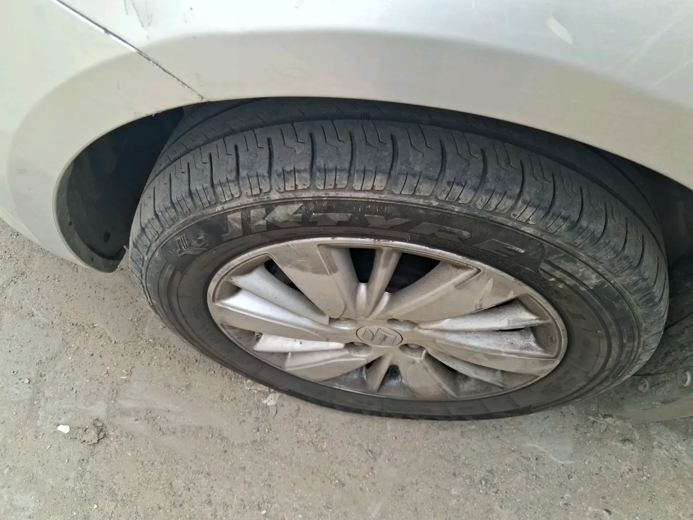 2015 Maruti Swift ZDI, Diesel, Manual, 1,11,996 km, tyre