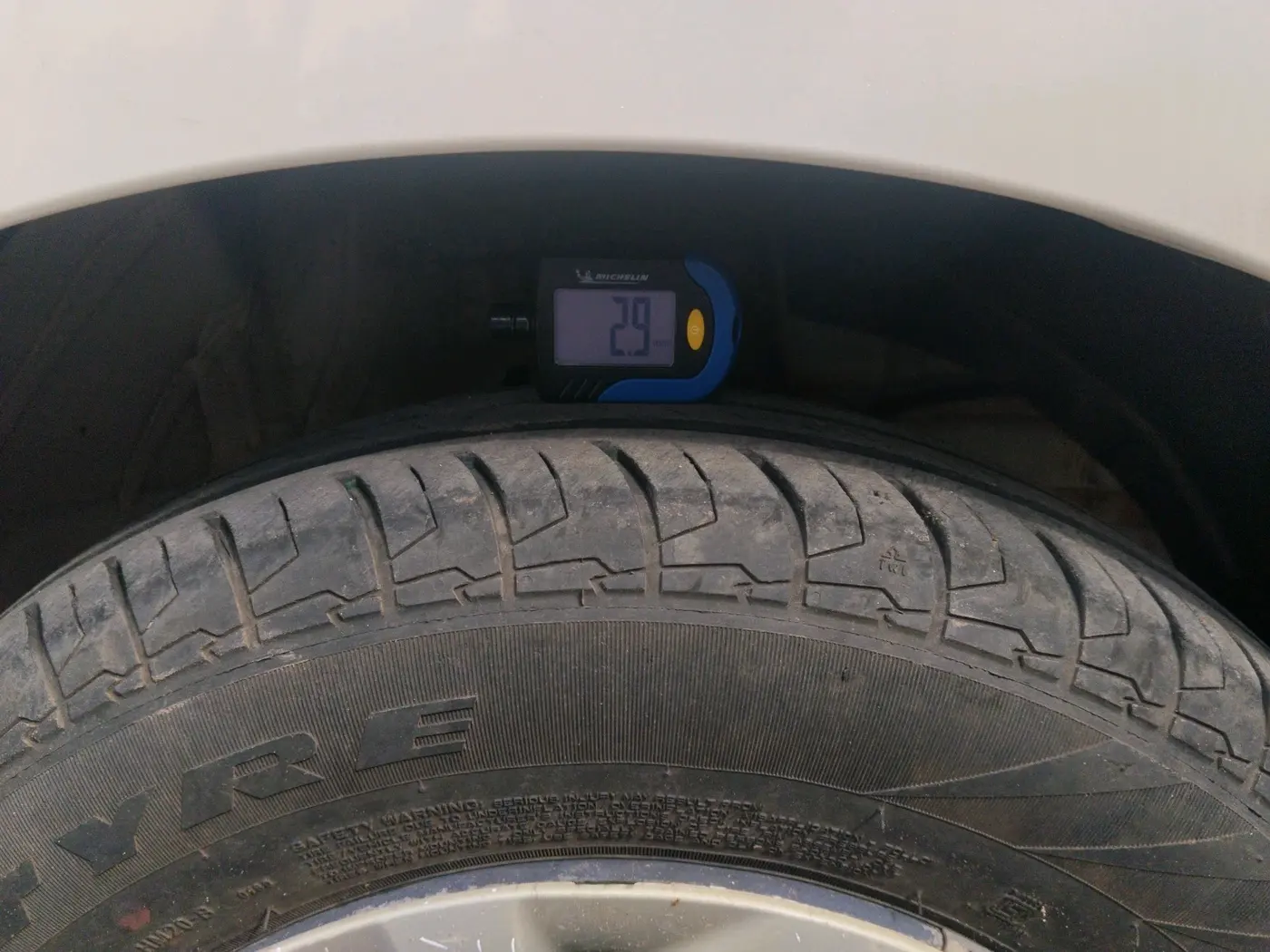 2022 Maruti Swift VXI AMT, Petrol, Automatic, 1,19,319 km, tyre