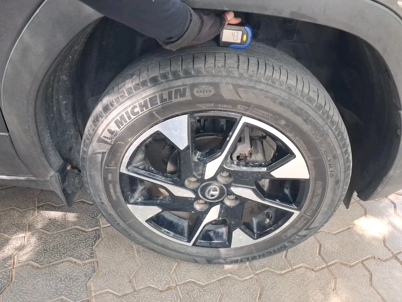 2022 Tata PUNCH ACCOMPLISHED MT, Petrol, Manual, 61,187 km, tyre
