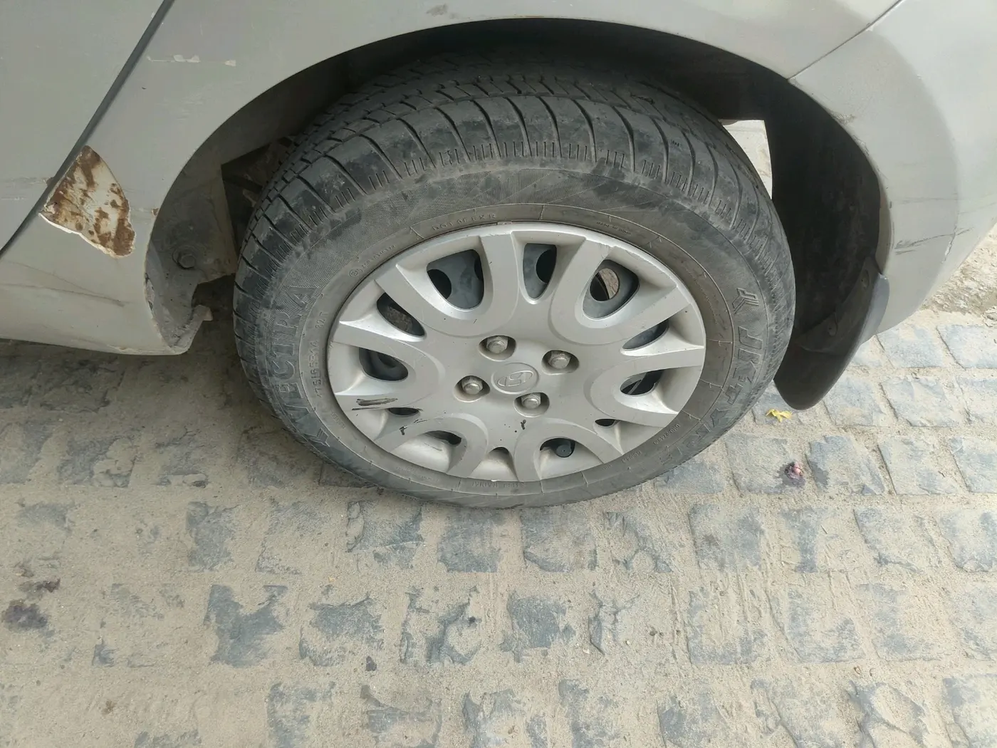 2011 Hyundai i20 MAGNA 1.2, Petrol, Manual, 91,479 km, tyre