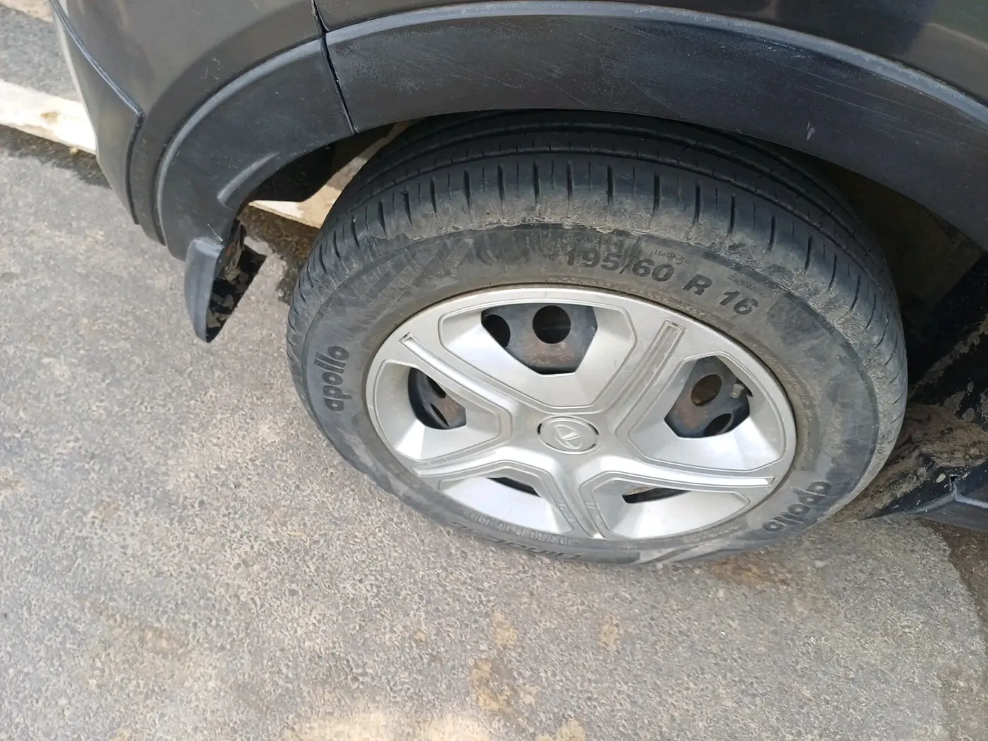 2019 Tata NEXON XM PETROL, CNG, Manual, 79,107 km, tyre