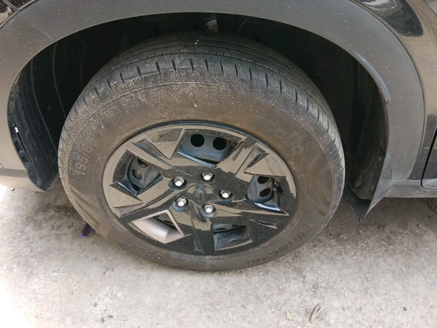 2024 Hyundai VENUE SX 1.2 KNIGHT EDITION, Petrol, Manual, 23,346 km, tyre
