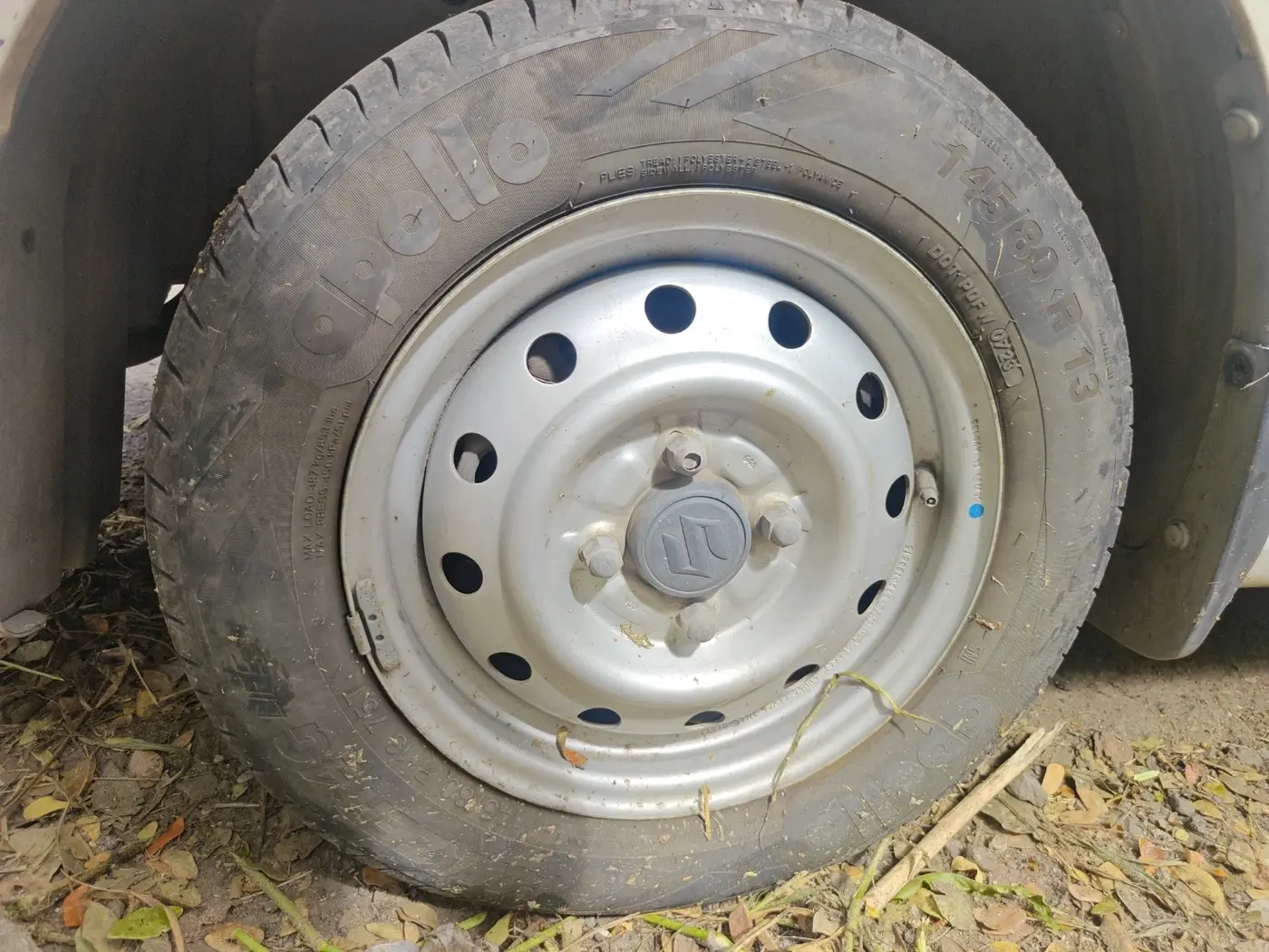 2012 Maruti Wagon R 1.0 LXI CNG, CNG, Manual, 2,63,039 km, tyre