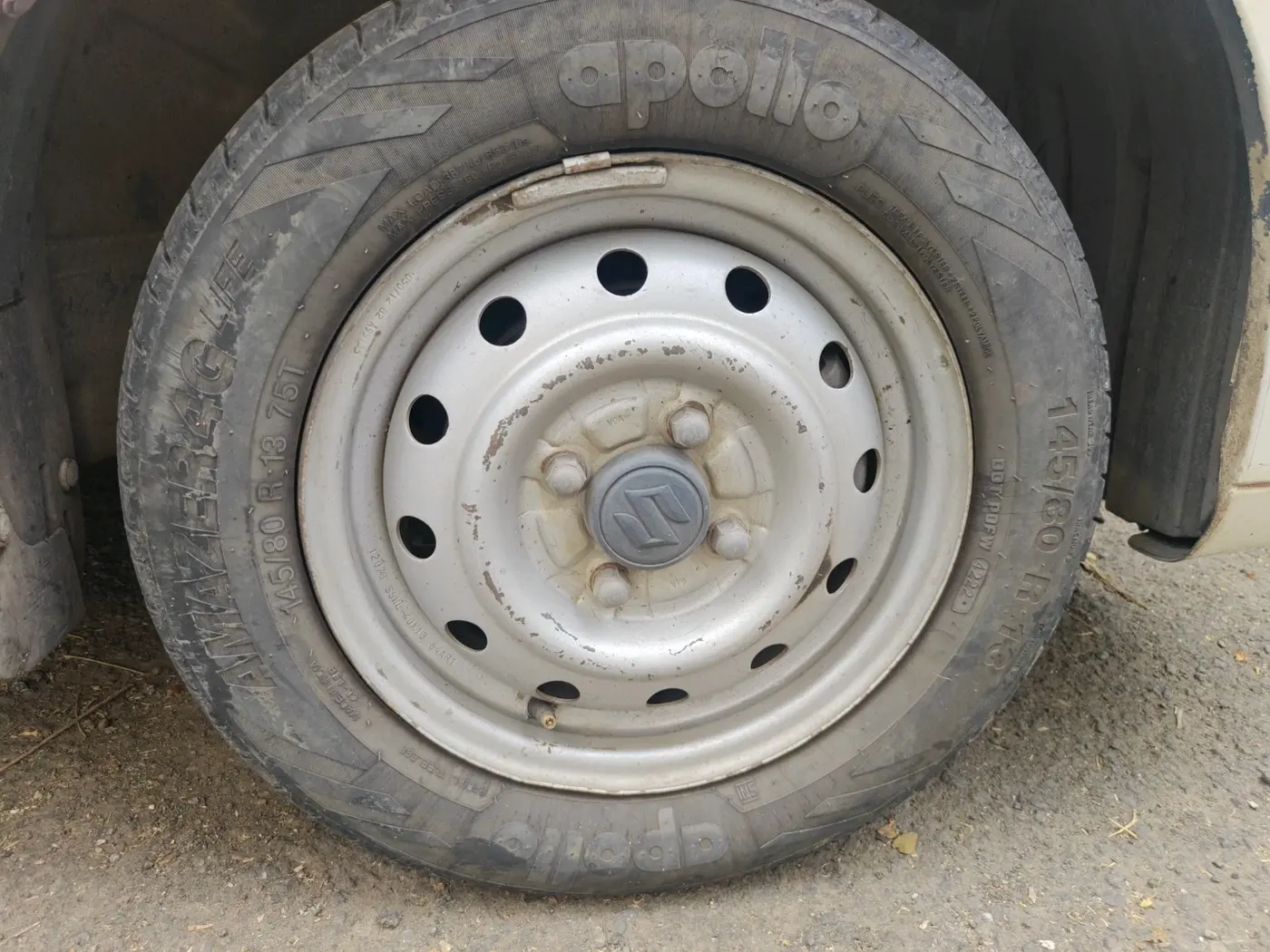 2012 Maruti Wagon R 1.0 LXI CNG, CNG, Manual, 2,63,039 km, tyre