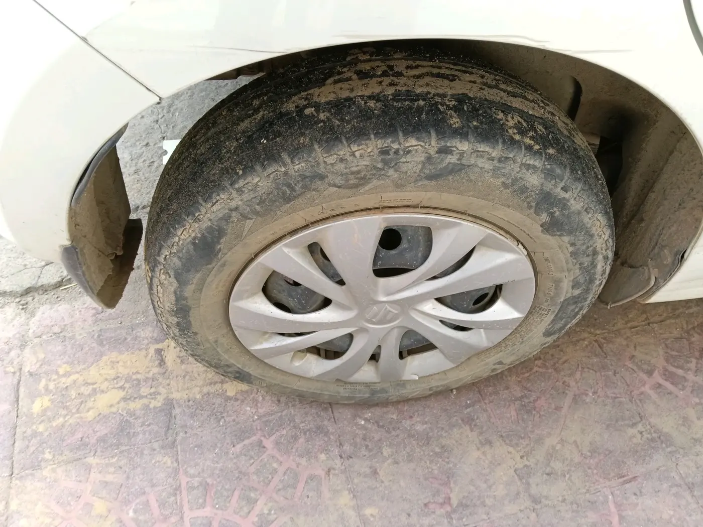 2022 Maruti Swift VXI, Petrol, Manual, 72,944 km, tyre