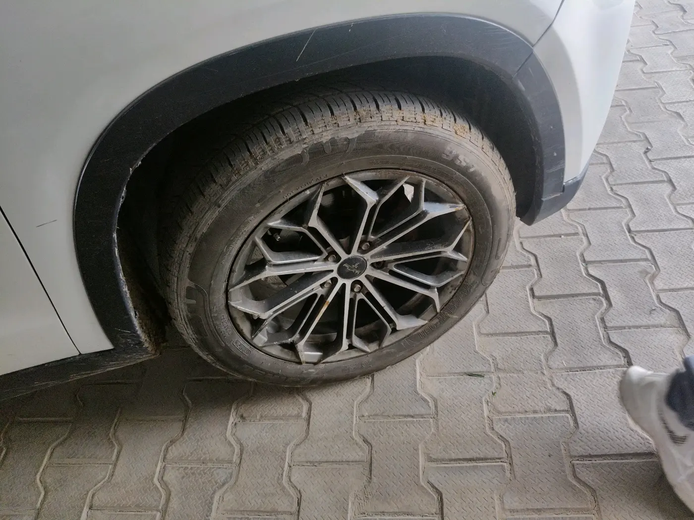 2022 Maruti Vitara Brezza LXI, Petrol, Manual, 70,329 km, tyre