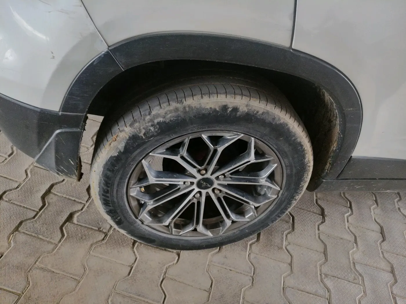 2022 Maruti Vitara Brezza LXI, Petrol, Manual, 70,329 km, tyre