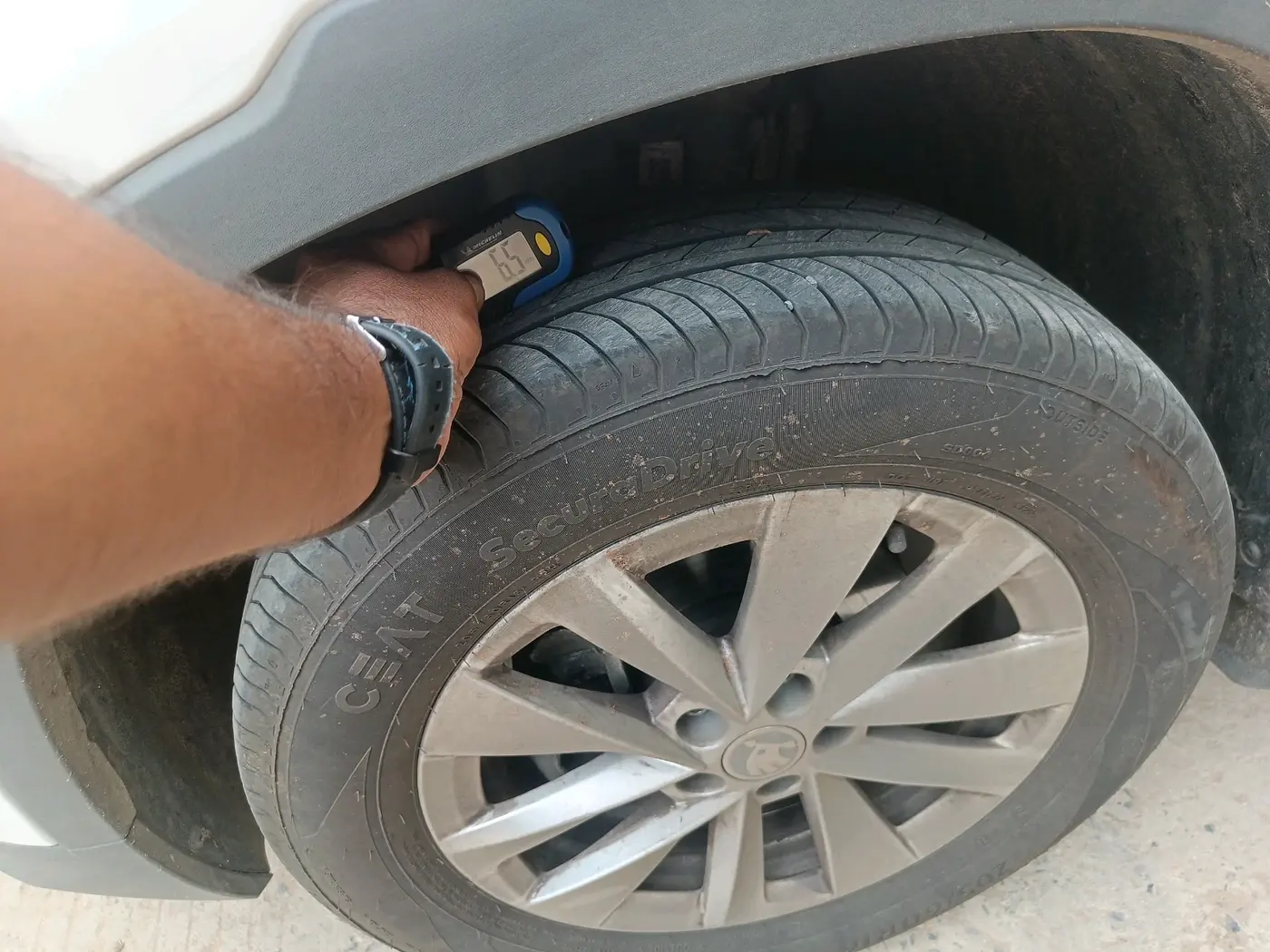 2025 Skoda Kylaq Signature Plus AT, Petrol, Automatic, 4,554 km, tyre