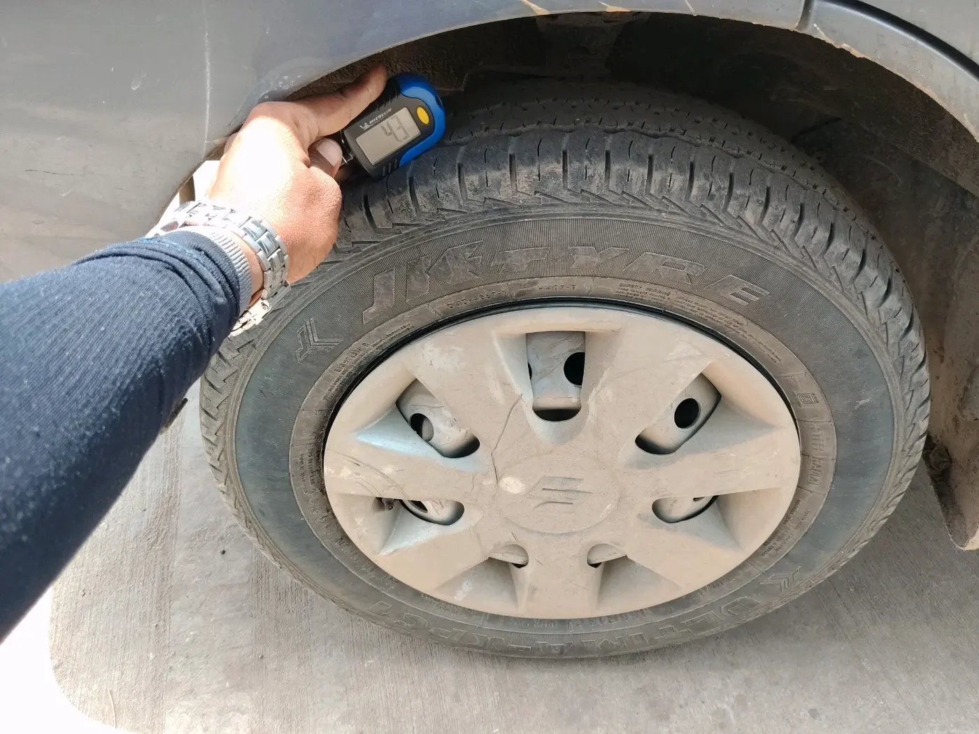 2024 Maruti Eeco 5 STR AC CNG, CNG, Manual, 59,812 km, tyre