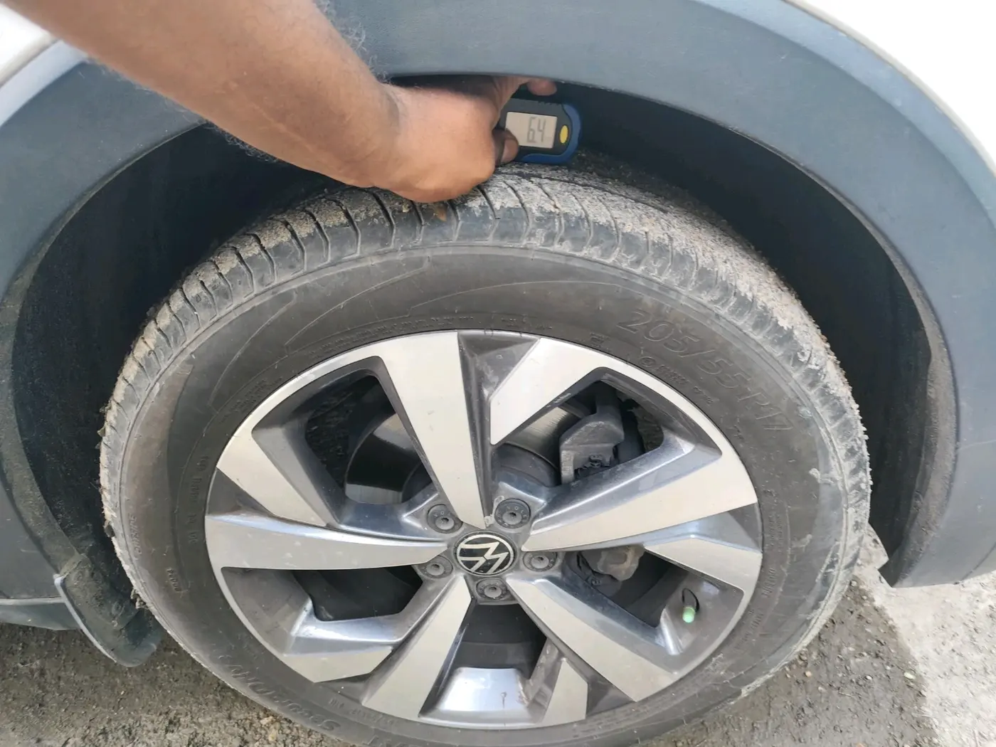 2023 Volkswagen TAIGUN TOPLINE 1.0 TSI AT, Petrol, Automatic, 9,844 km, tyre