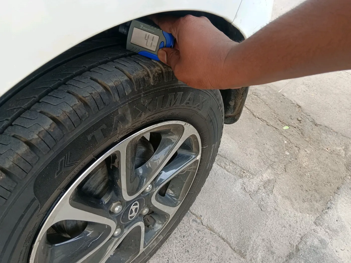 2018 Hyundai Grand i10 SPORTZ AT 1.2 KAPPA VTVT, Petrol, Automatic, 1,13,822 km, tyre