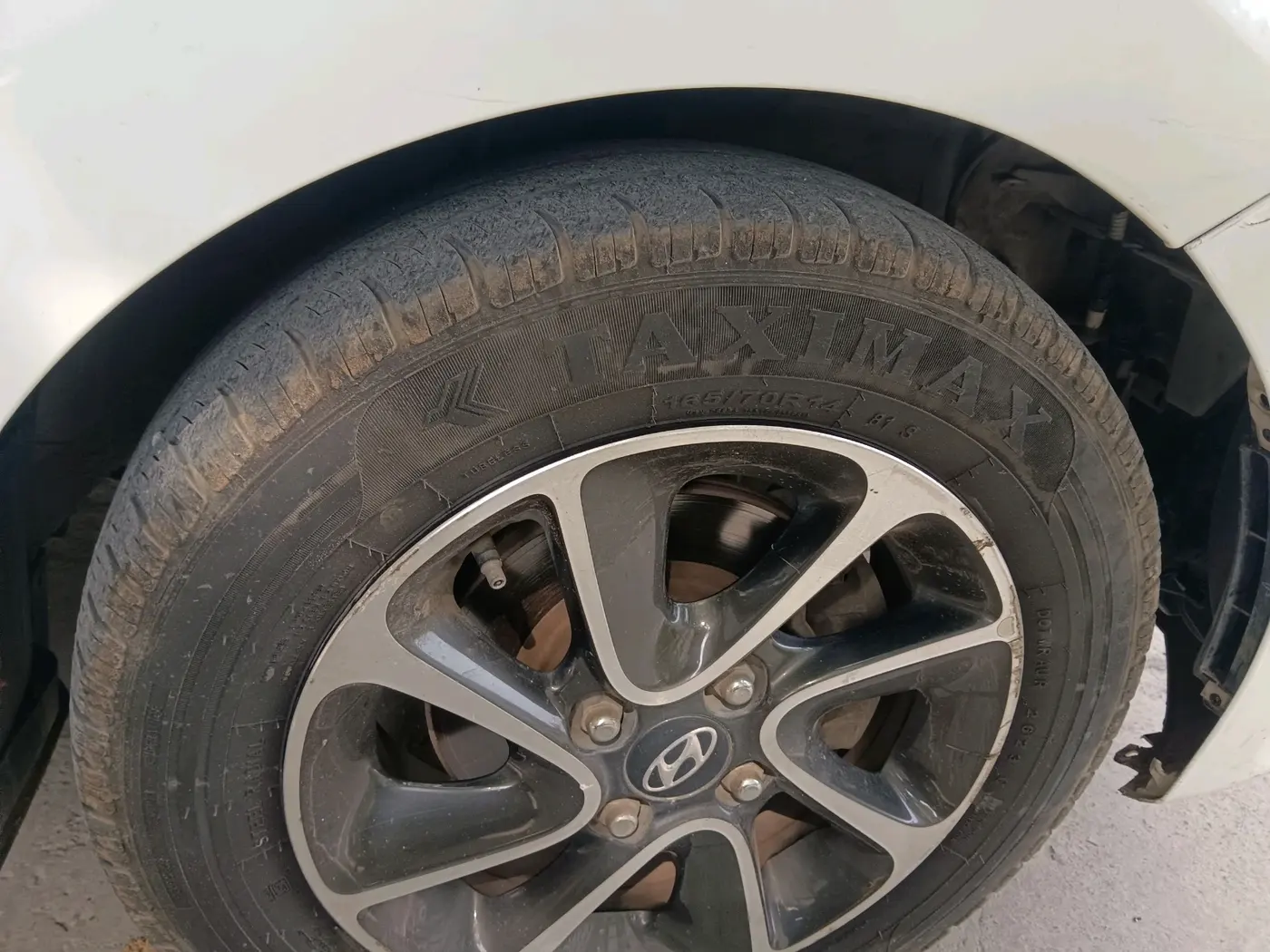 2018 Hyundai Grand i10 SPORTZ AT 1.2 KAPPA VTVT, Petrol, Automatic, 1,13,822 km, tyre