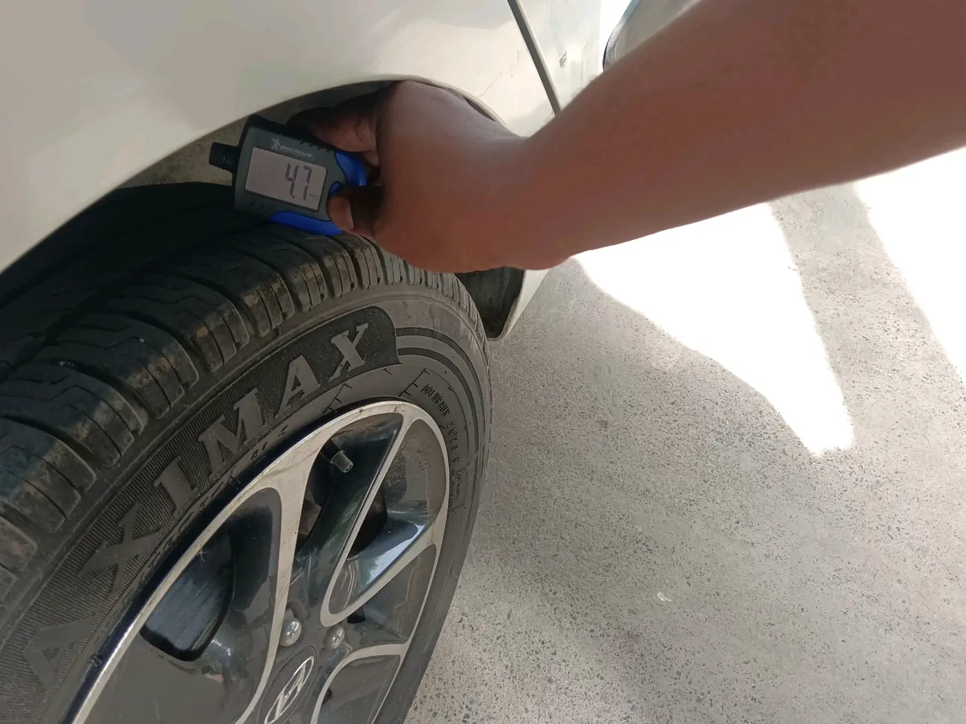 2018 Hyundai Grand i10 SPORTZ AT 1.2 KAPPA VTVT, Petrol, Automatic, 1,13,822 km, tyre