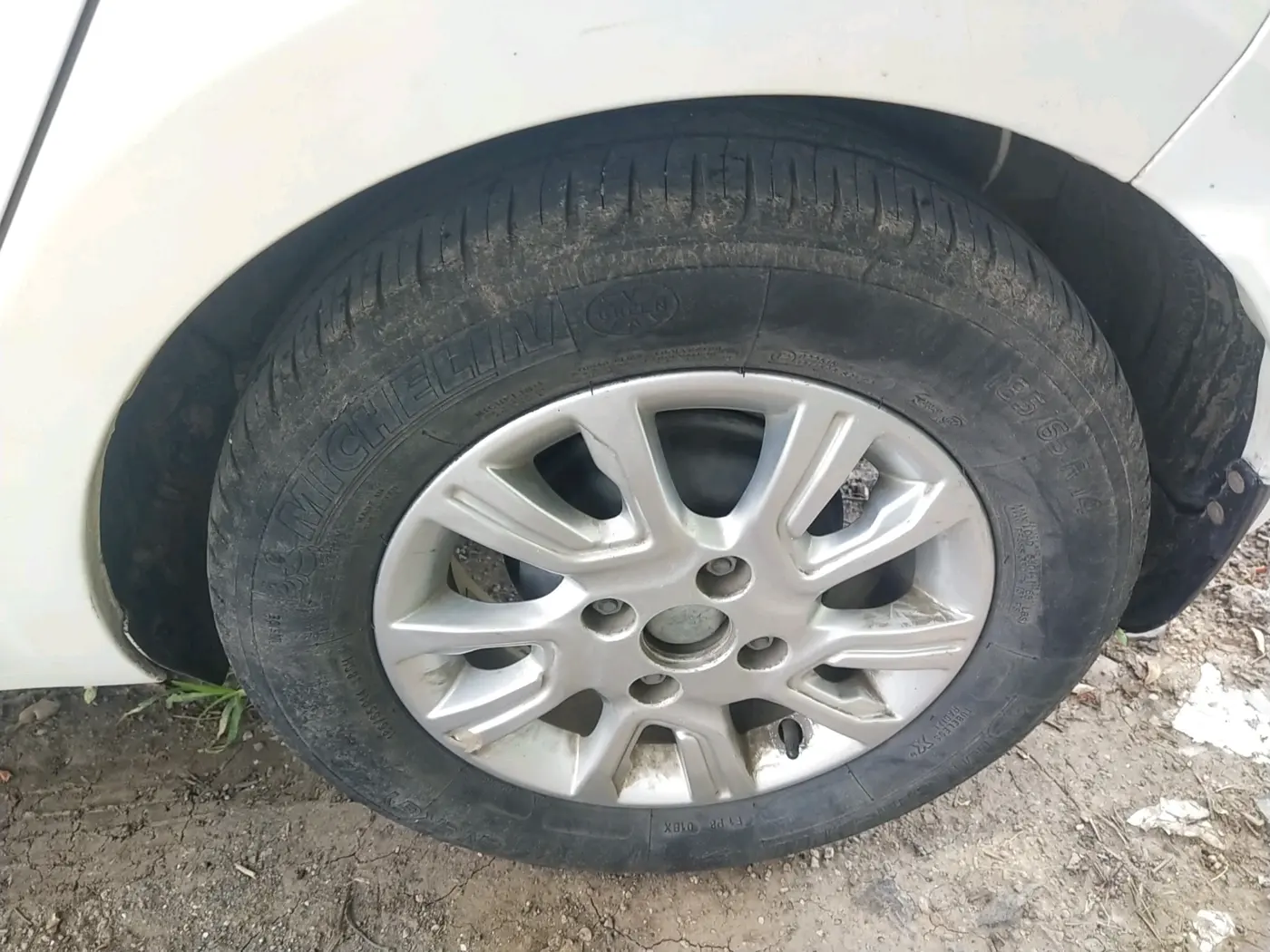 2018 Tata Tiago XZ PETROL, CNG, Manual, 76,402 km, tyre