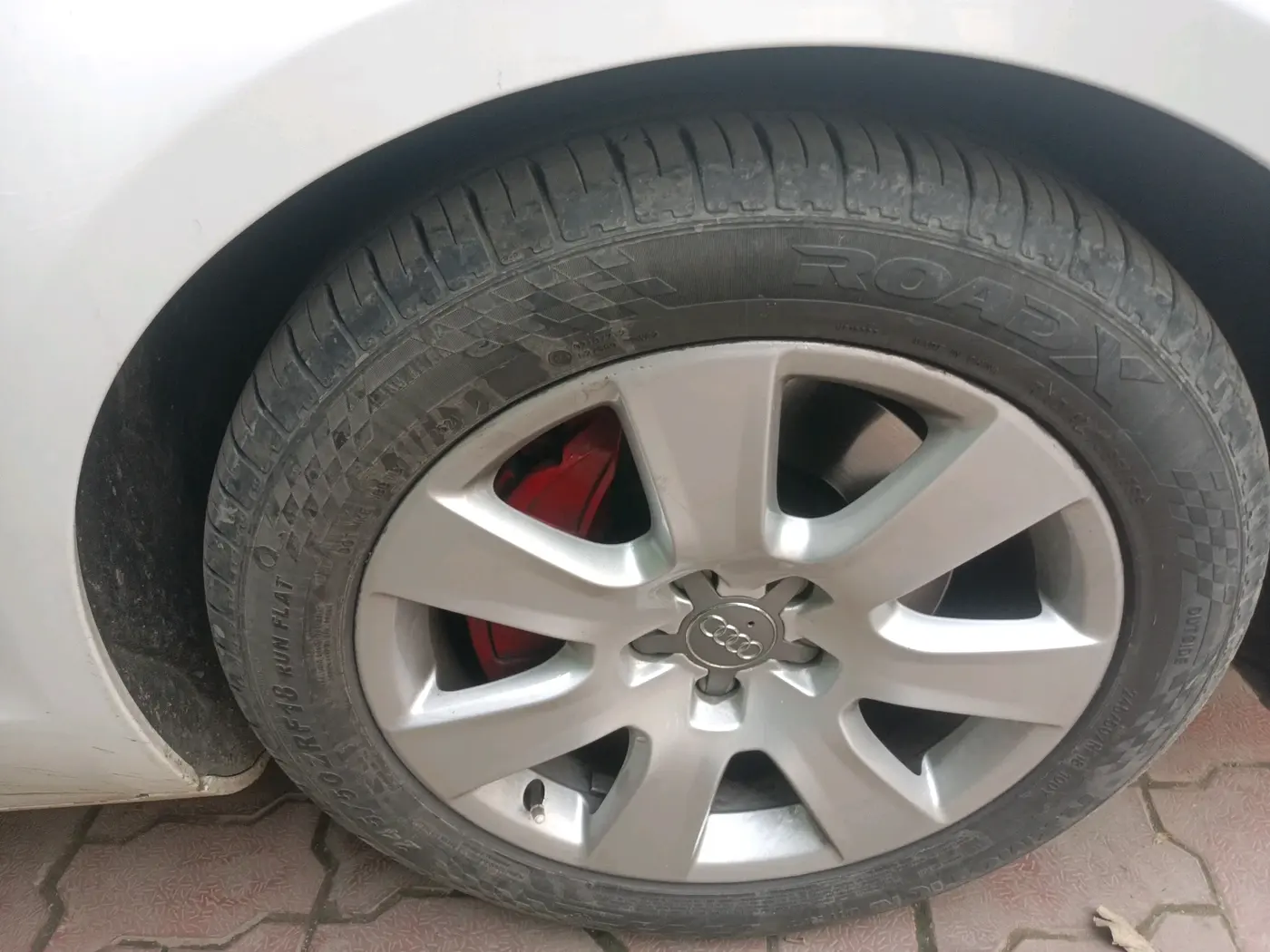 2013 Audi A8L 3.0 TDI quattro, Diesel, Automatic, 79,958 km, tyre