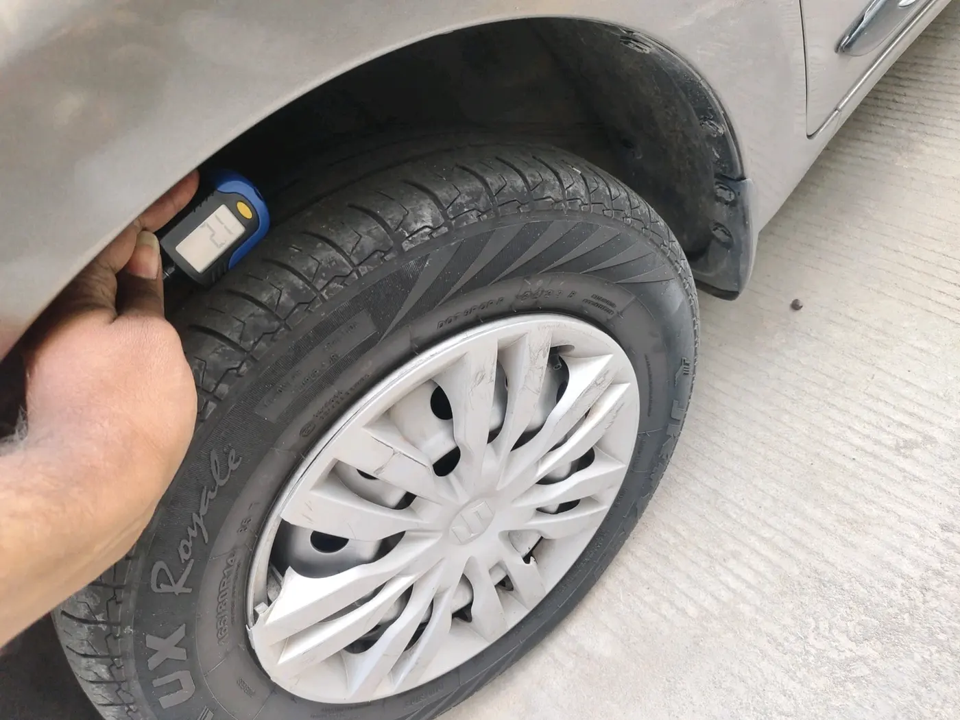 2023 Maruti Swift LXI, Petrol, Manual, 42,126 km, tyre