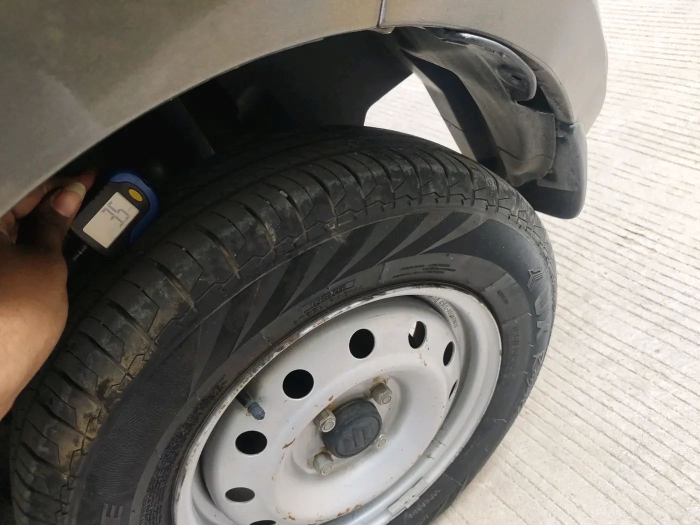 2023 Maruti Swift LXI, Petrol, Manual, 42,126 km, tyre