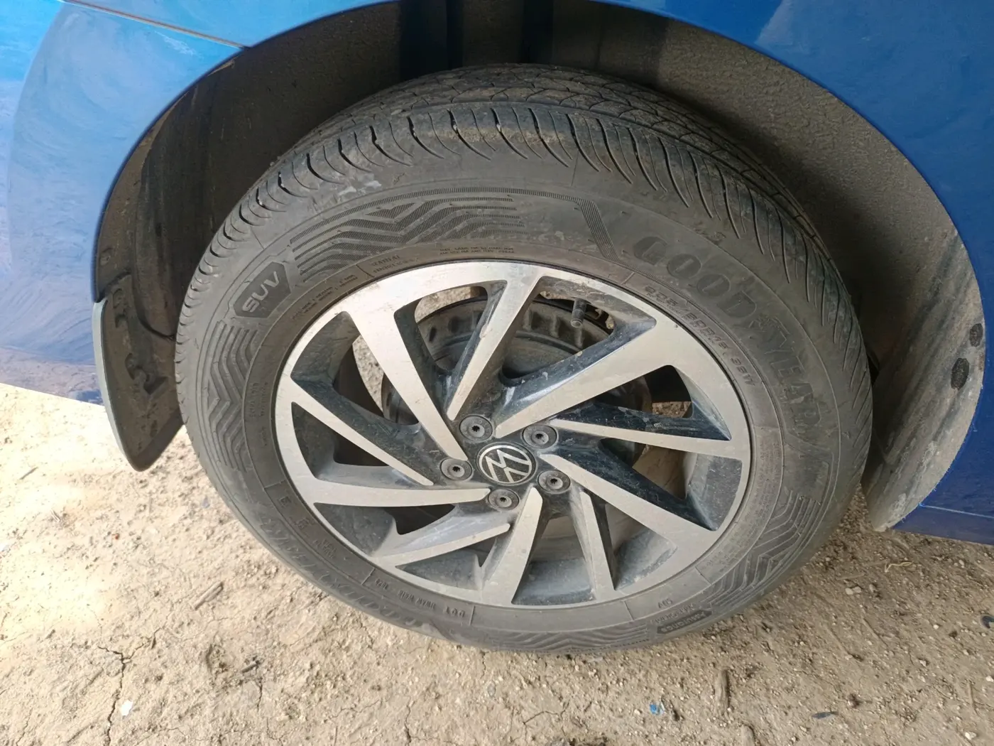 2022 Volkswagen VIRTUS TOPLINE TSI 1.0 AT, Petrol, Automatic, 63,693 km, tyre