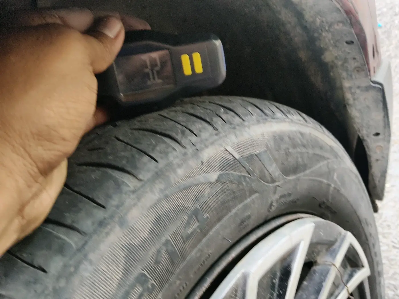 2016 Mahindra Kuv100 K4 D 6 STR, Diesel, Manual, 1,14,196 km, tyre
