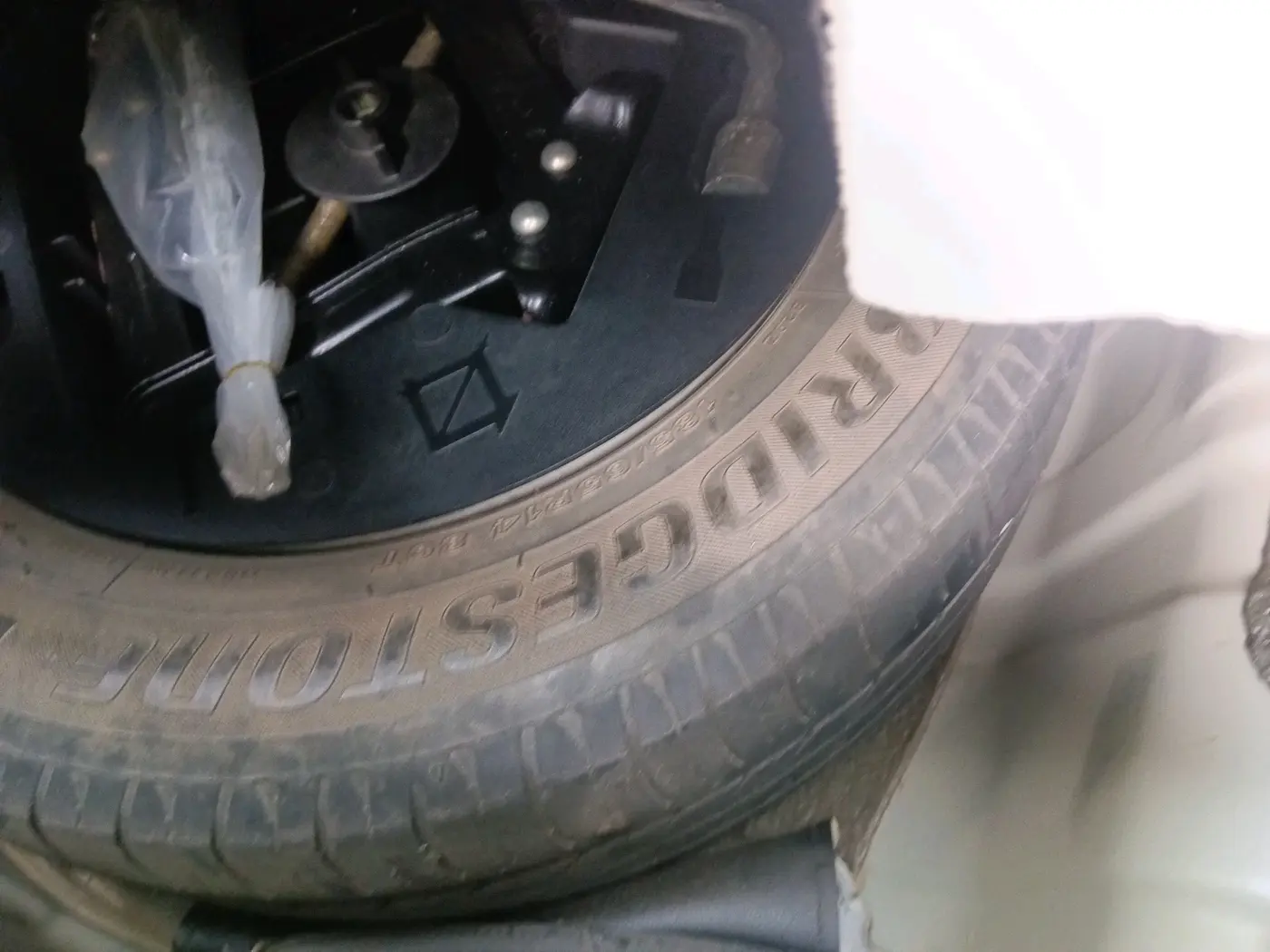 2019 Mahindra KUV 100 NXT K2+ D 6 STR, Diesel, Manual, 1,14,191 km, tyre