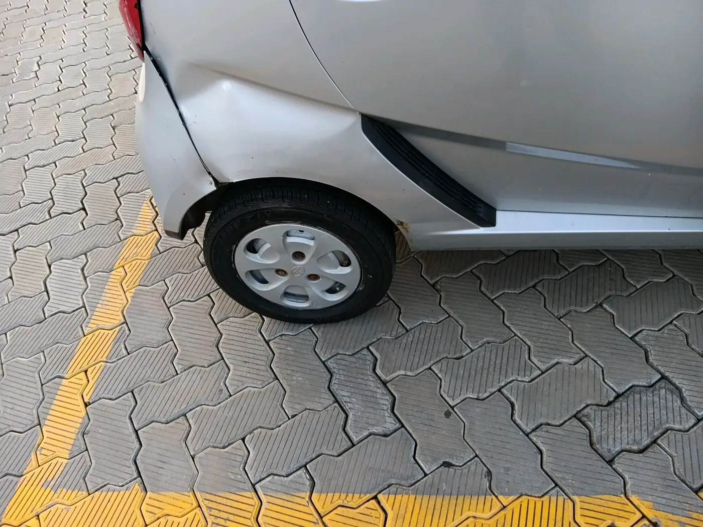 2013 Tata Nano LX, Petrol, Manual, 18,000 km, tyre