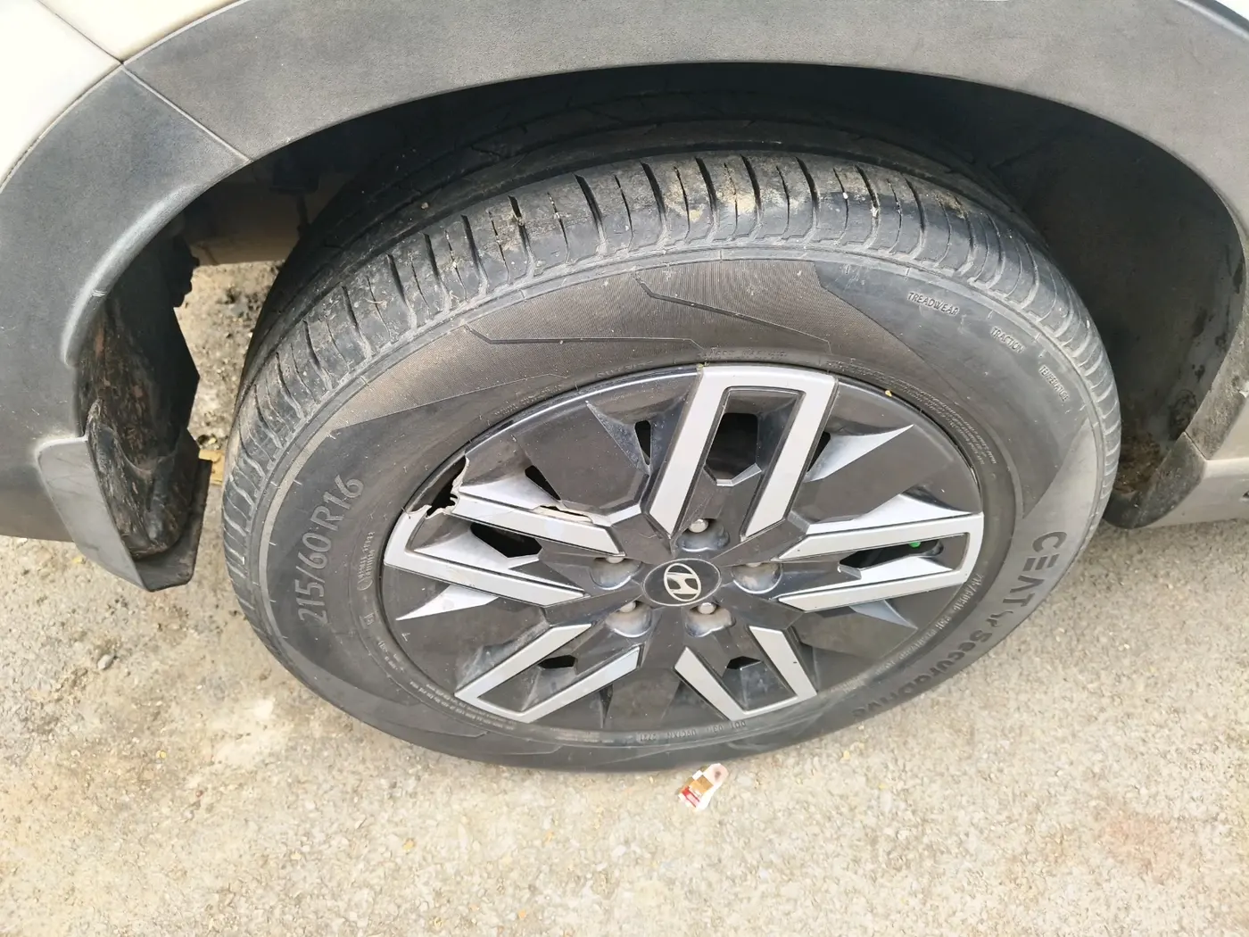 2021 Hyundai VENUE SX 1.0 TURBO, Petrol, Manual, 41,601 km, tyre