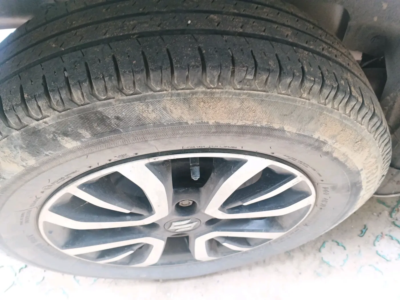 2024 Maruti Swift VXI, Petrol, Manual, 69,610 km, tyre