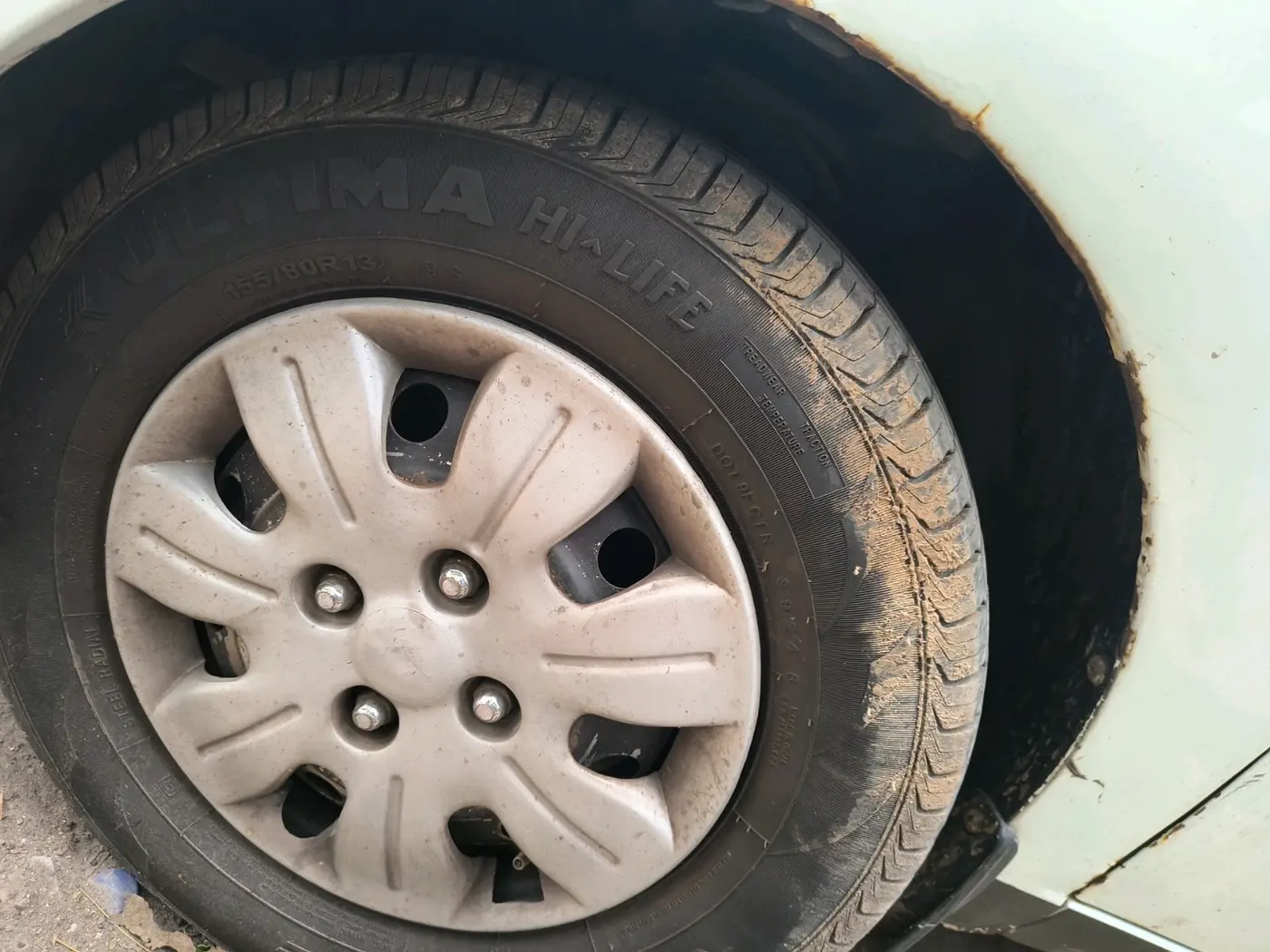 2011 Hyundai i10 ERA 1.1, CNG, Manual, 1,08,271 km, tyre