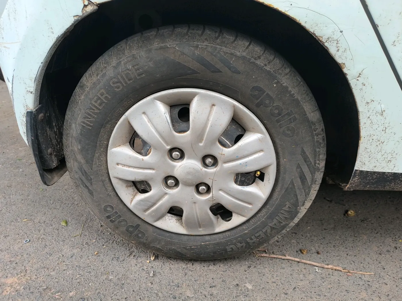 2011 Hyundai i10 ERA 1.1, CNG, Manual, 1,08,271 km, tyre