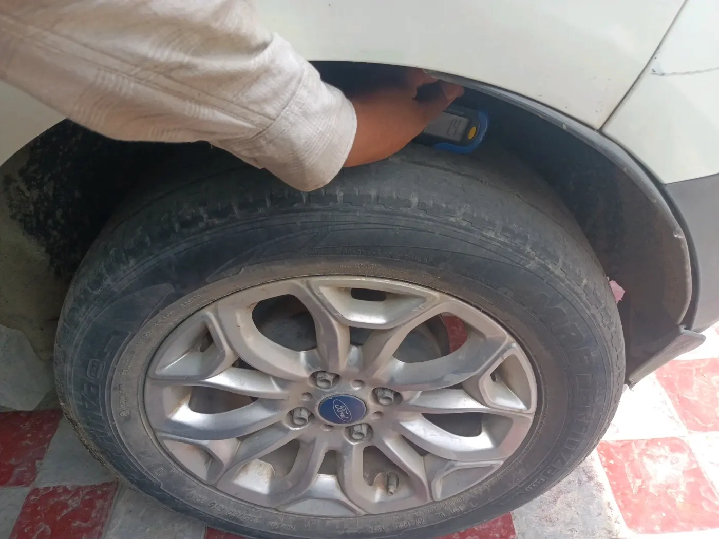 2014 Ford Ecosport TITANIUM 1.0L ECOBOOST, Petrol, Manual, 1,14,150 km, tyre