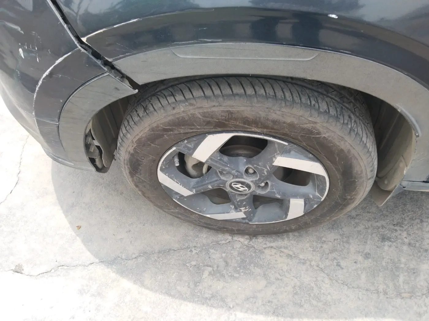 2019 Hyundai VENUE SX PLUS 1.0 TURBO DCT, Petrol, Automatic, 63,218 km, tyre