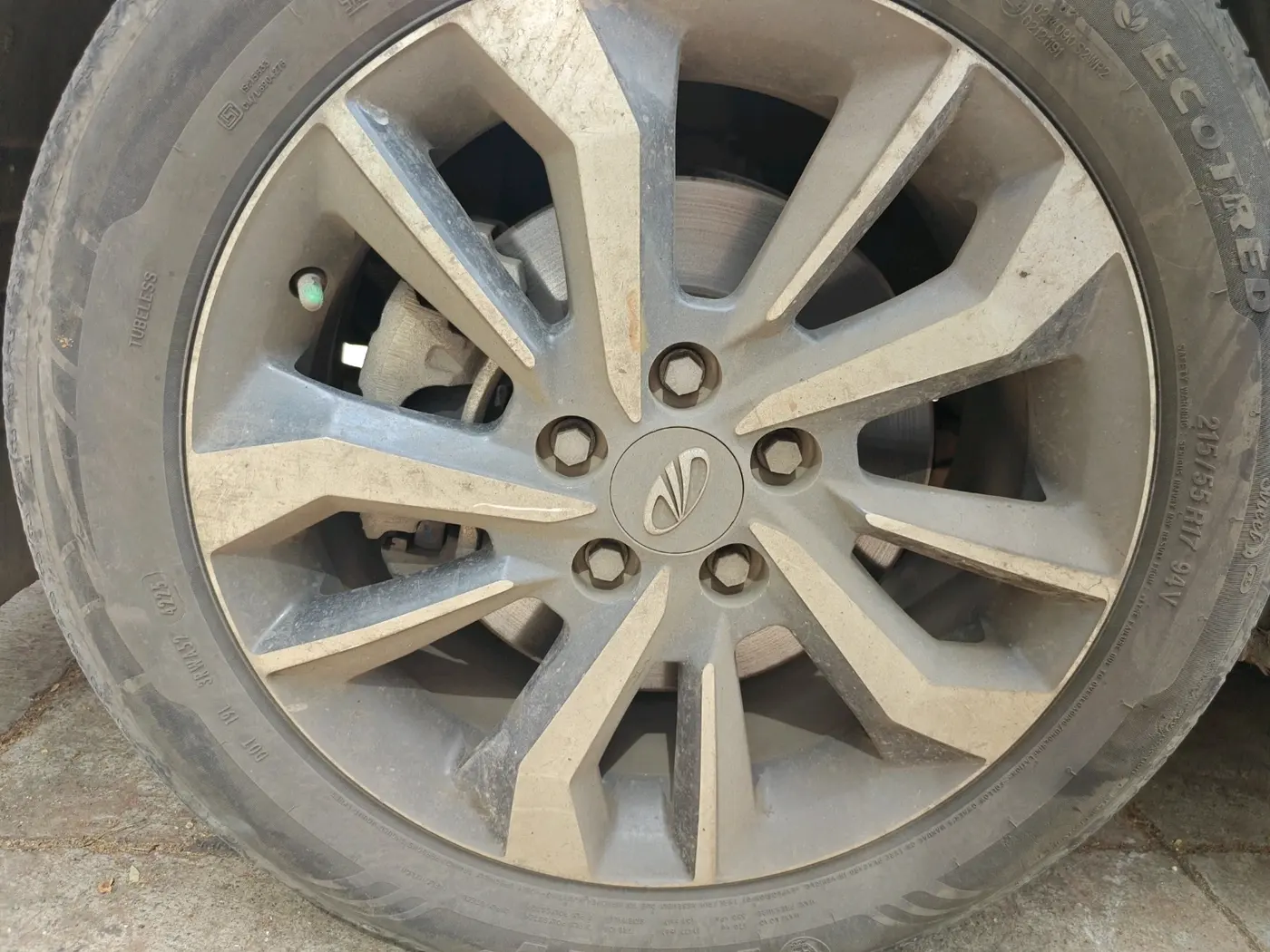 2019 Mahindra XUV300 W8 (O) 1.5 DIESEL, Diesel, Manual, 1,23,537 km, tyre