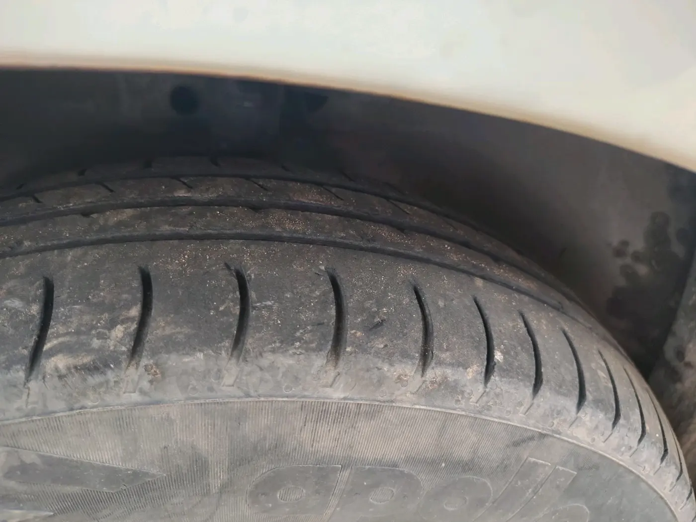 2011 Maruti Swift VXI, CNG, Manual, 1,30,056 km, tyre
