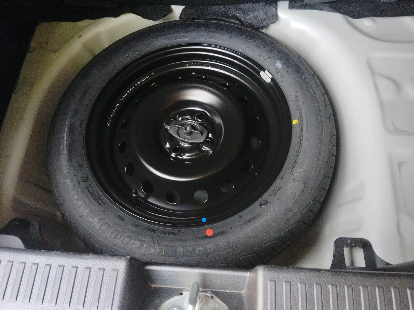 2025 Toyota Urban Cruiser Taisor S Plus 1.2 Petrol AMT, Petrol, Automatic, 16,162 km, tyre