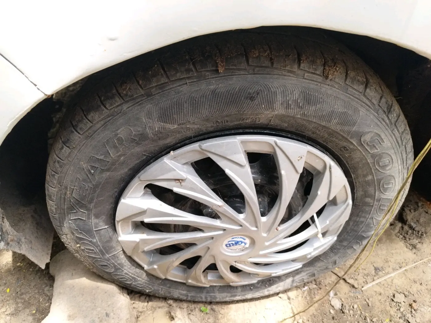2016 Hyundai Eon ERA +, CNG, Manual, 97,201 km, tyre