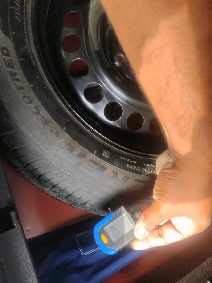 2024 Maruti BREZZA VXI AT SMART HYBRID, Petrol, Automatic, 15,547 km, tyre