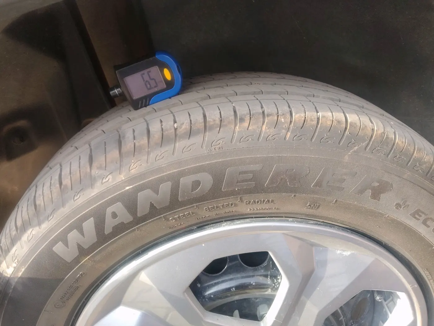 2024 Maruti BREZZA VXI AT SMART HYBRID, Petrol, Automatic, 15,547 km, tyre
