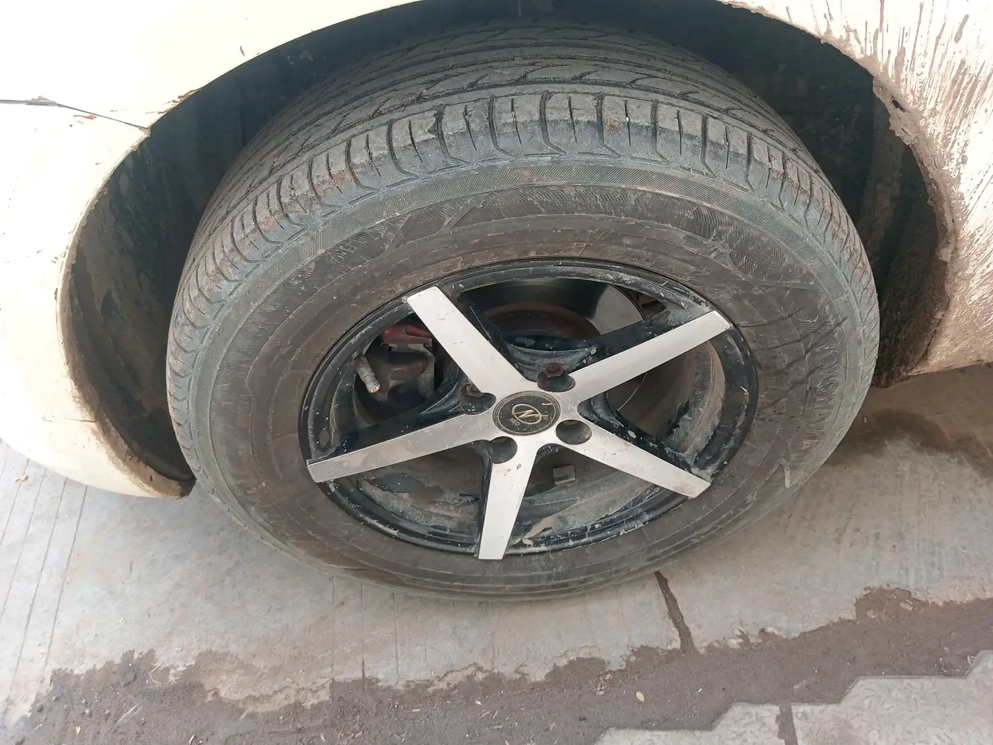 2014 Maruti Swift VDI, Diesel, Manual, 2,25,380 km, tyre
