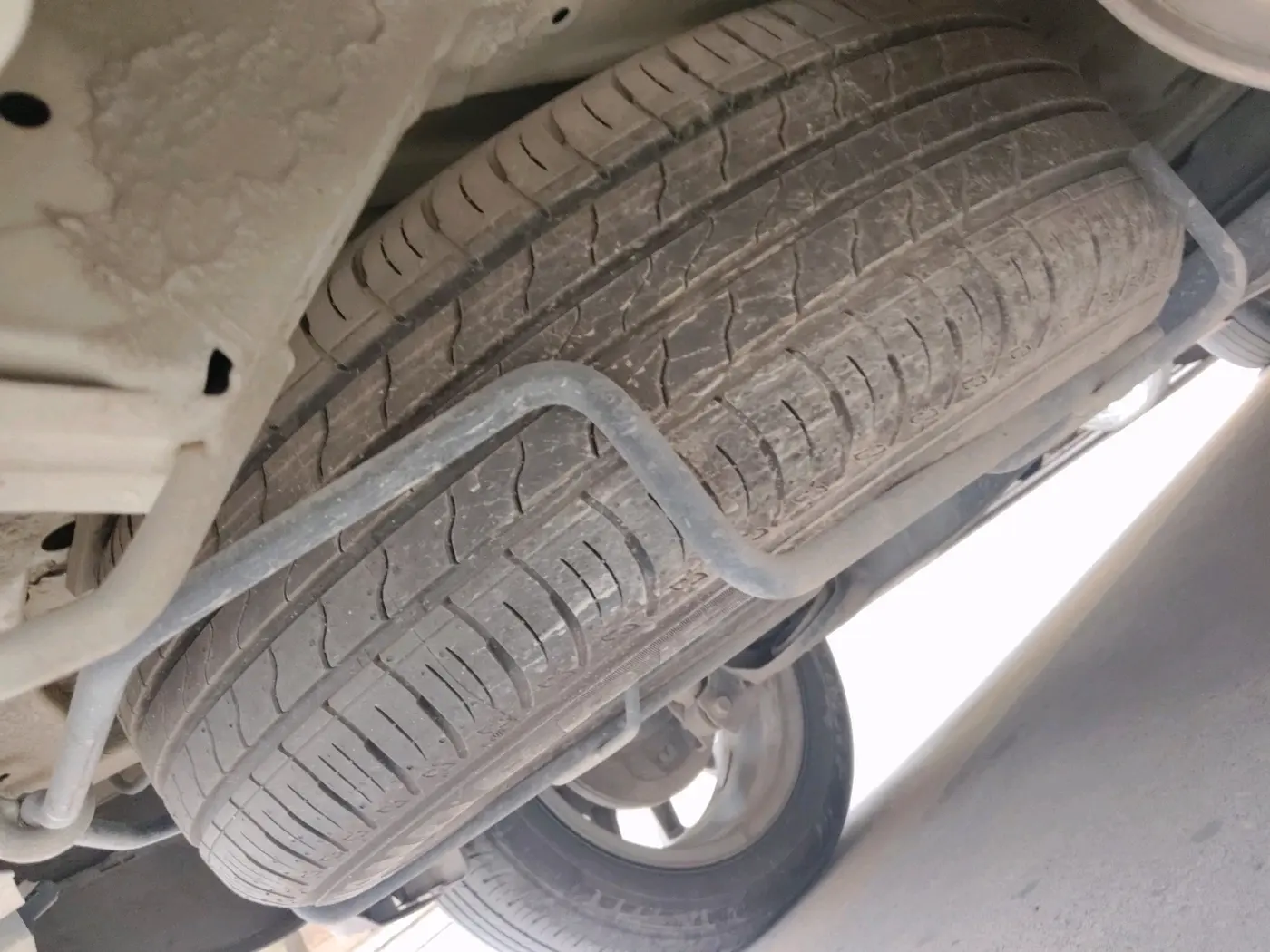 2024 Maruti XL6 ZETA CNG, CNG, Manual, 74,973 km, tyre