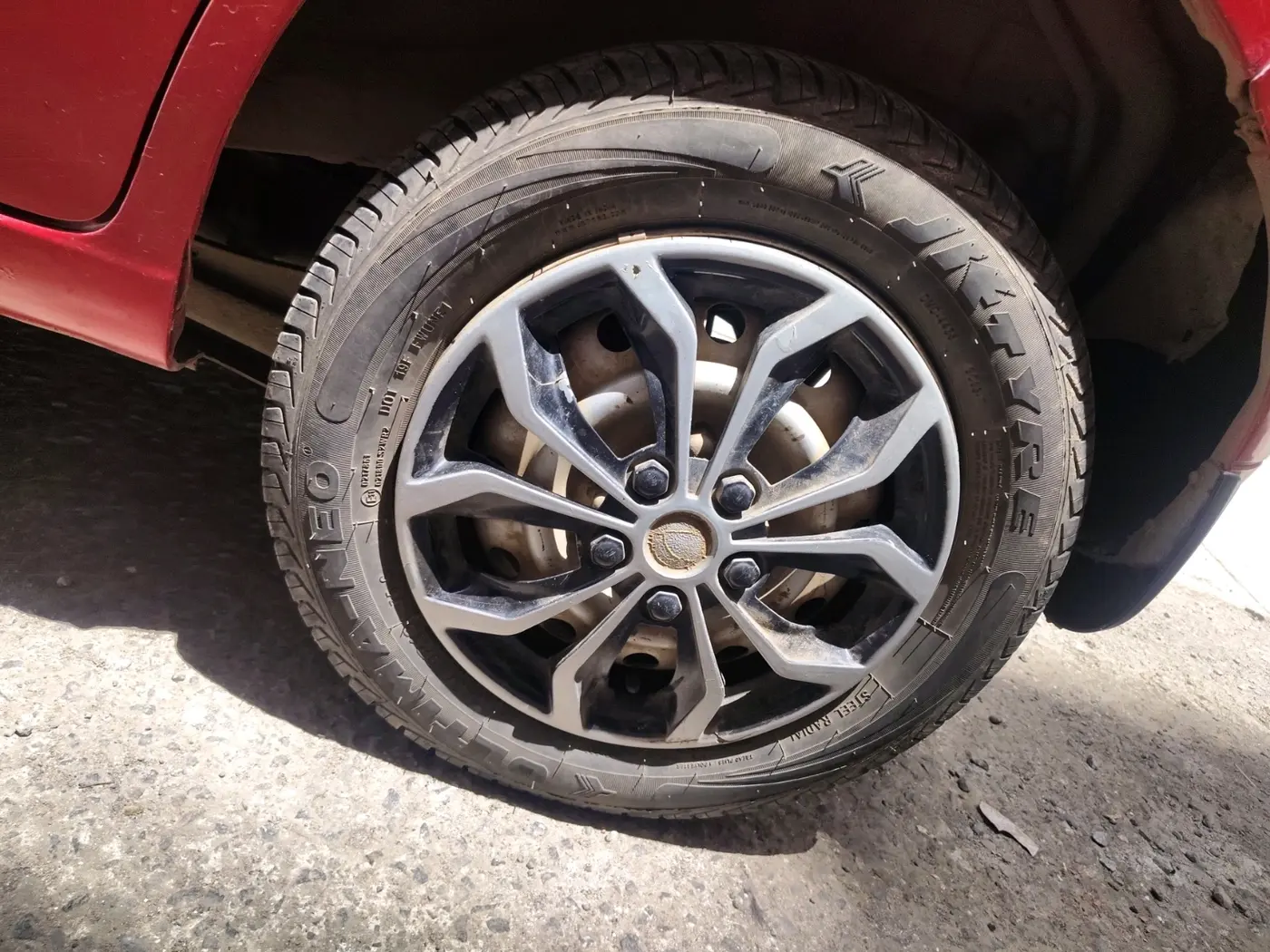 2013 Maruti Wagon R 1.0 LXI CNG, CNG, Manual, 92,267 km, tyre