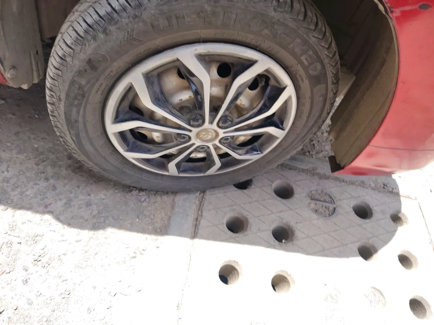 2013 Maruti Wagon R 1.0 LXI CNG, CNG, Manual, 92,267 km, tyre