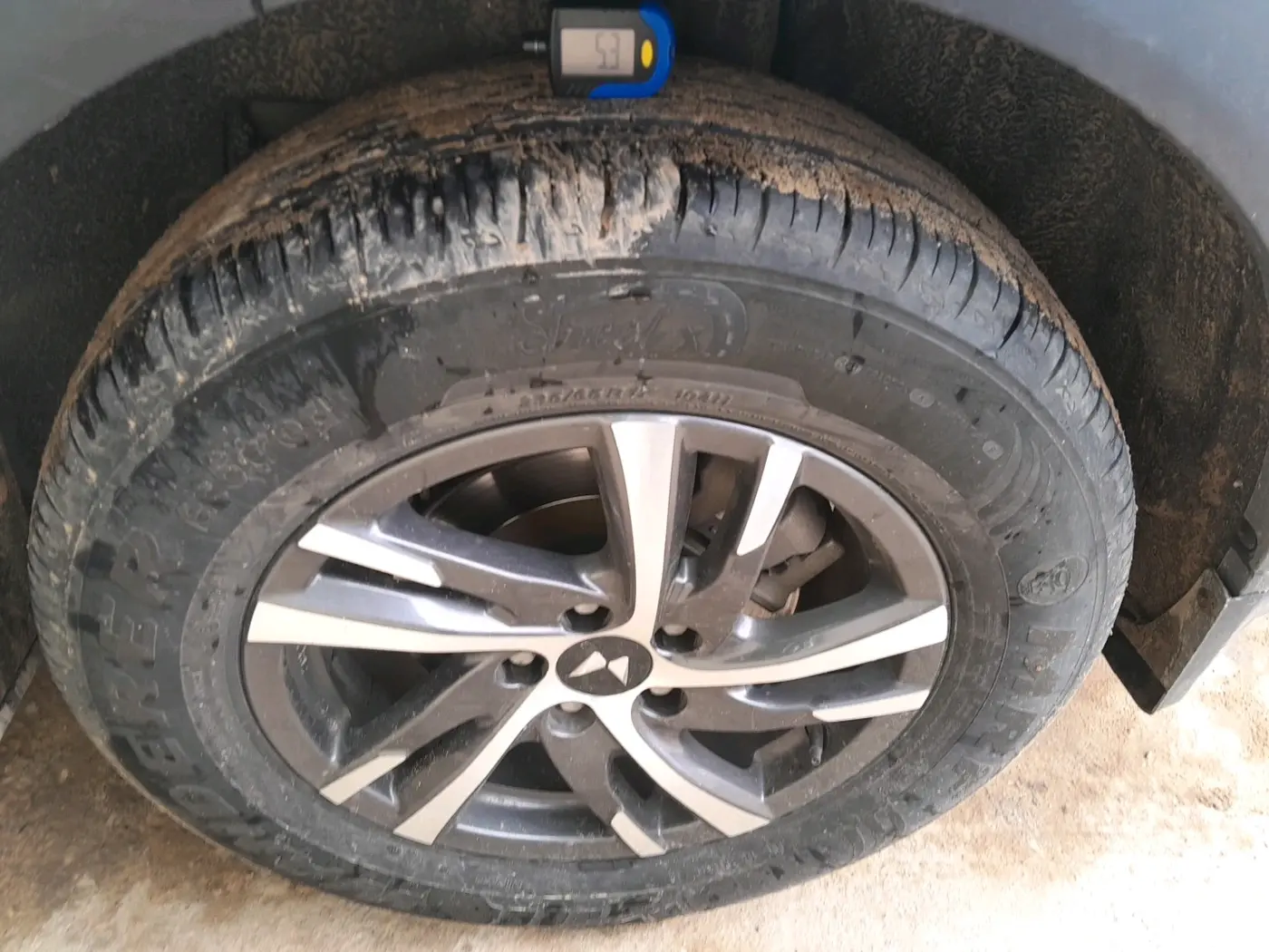 2024 Mahindra XUV700 AX 5 D MT 7 STR, Diesel, Manual, 34,637 km, tyre